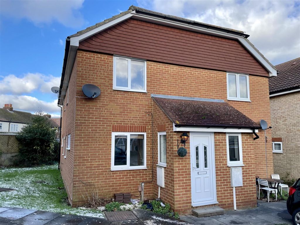 1 bed semidetached house to rent in Wilson Avenue, Rochester ME1, £