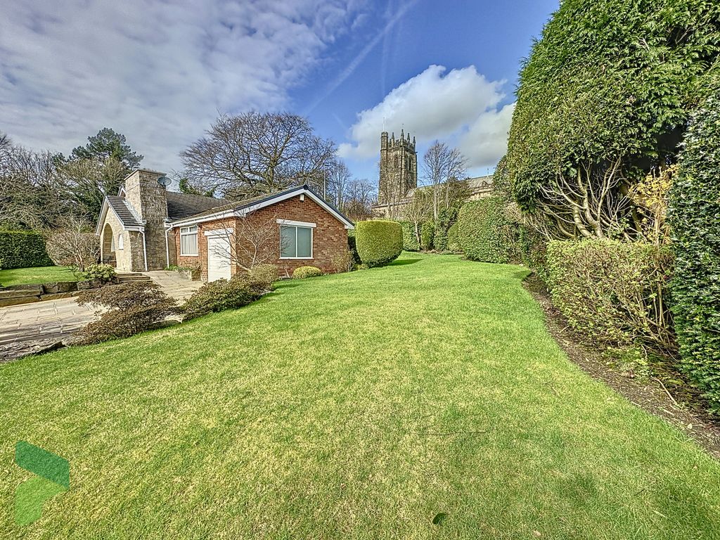 3 bed detached bungalow for sale in Billinge Close, Blackburn BB2, £