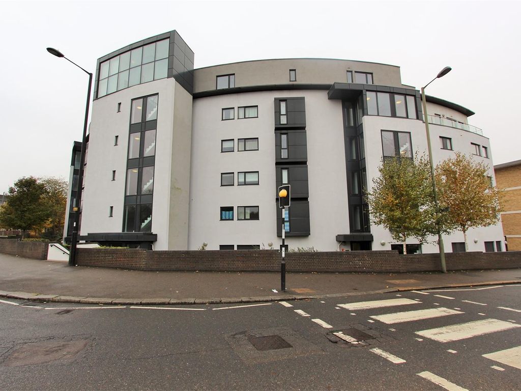 1 bed flat to rent in Arc Court, Friern Road, New Southgate N11