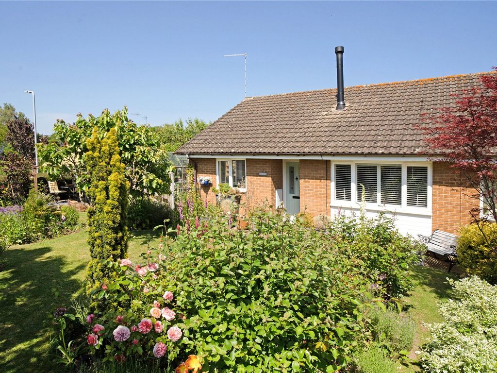 2 bed semidetached bungalow for sale in Upper Boddington, Daventry