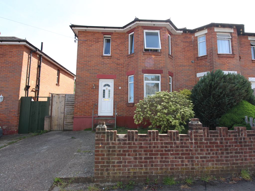3 bed semidetached house for sale in Harefield Road, Southampton SO17