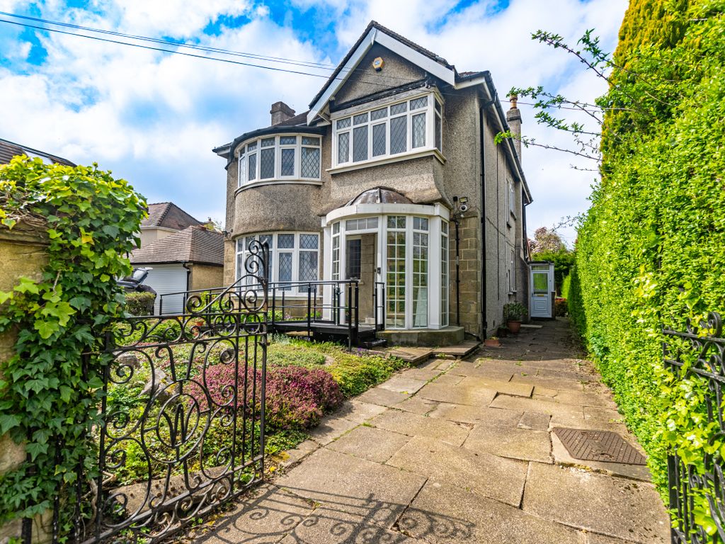 4 bed detached house for sale in Southfield Drive, Leeds LS17, £650,000