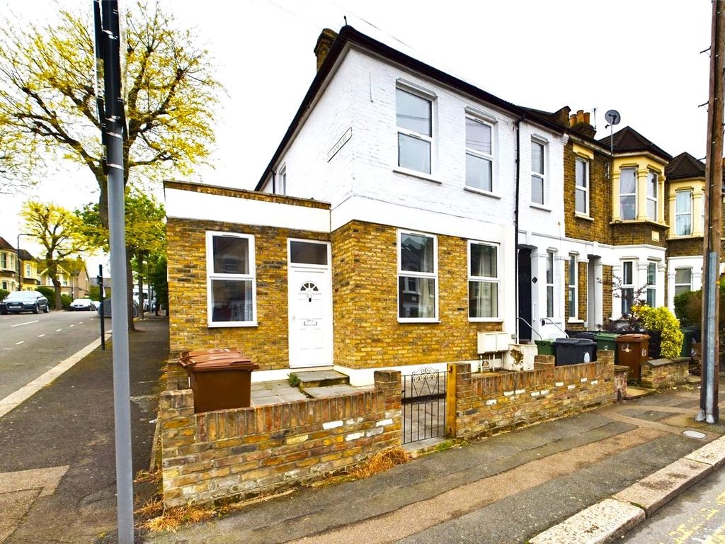 3 bed flat to rent in Newport Road, Leyton, London E10 Zoopla