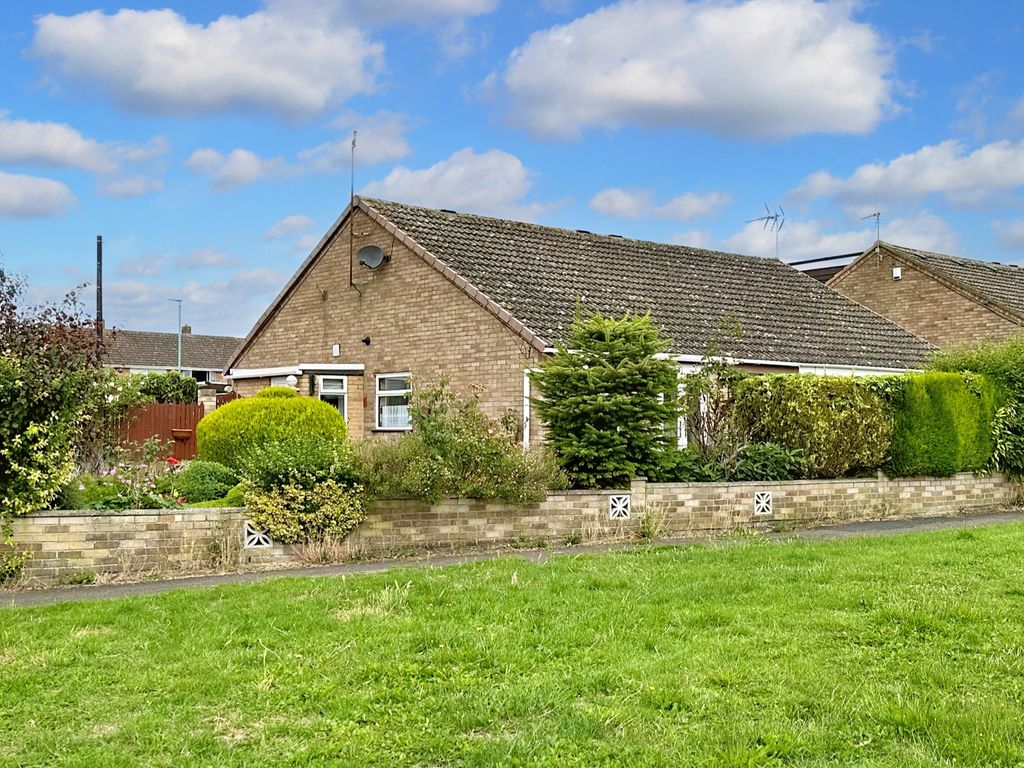 2 bed semidetached bungalow for sale in Churchill Grove, Tewkesbury