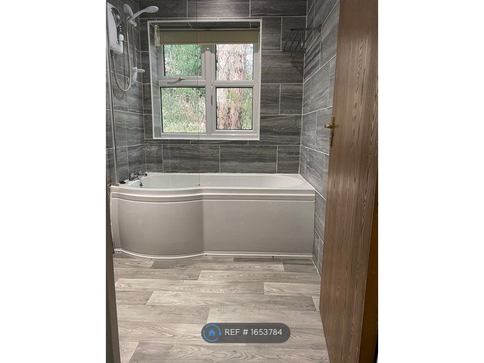 2 bed flat to rent in Sheppards Close, Newport Pagnell MK16 Zoopla