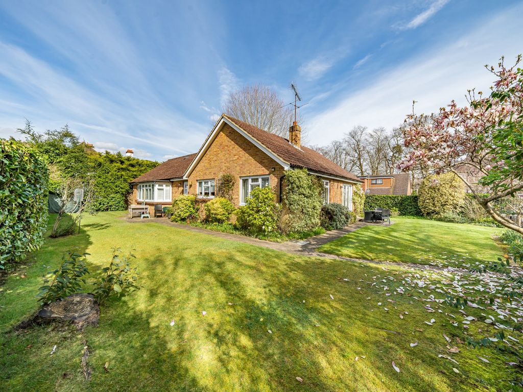3 bed bungalow for sale in West Byfleet, Surrey KT14, £1,100,000 Zoopla