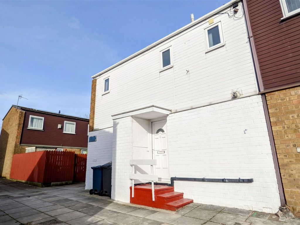 3 bed end terrace house for sale in Fawcett, Skelmersdale WN8, £90,000