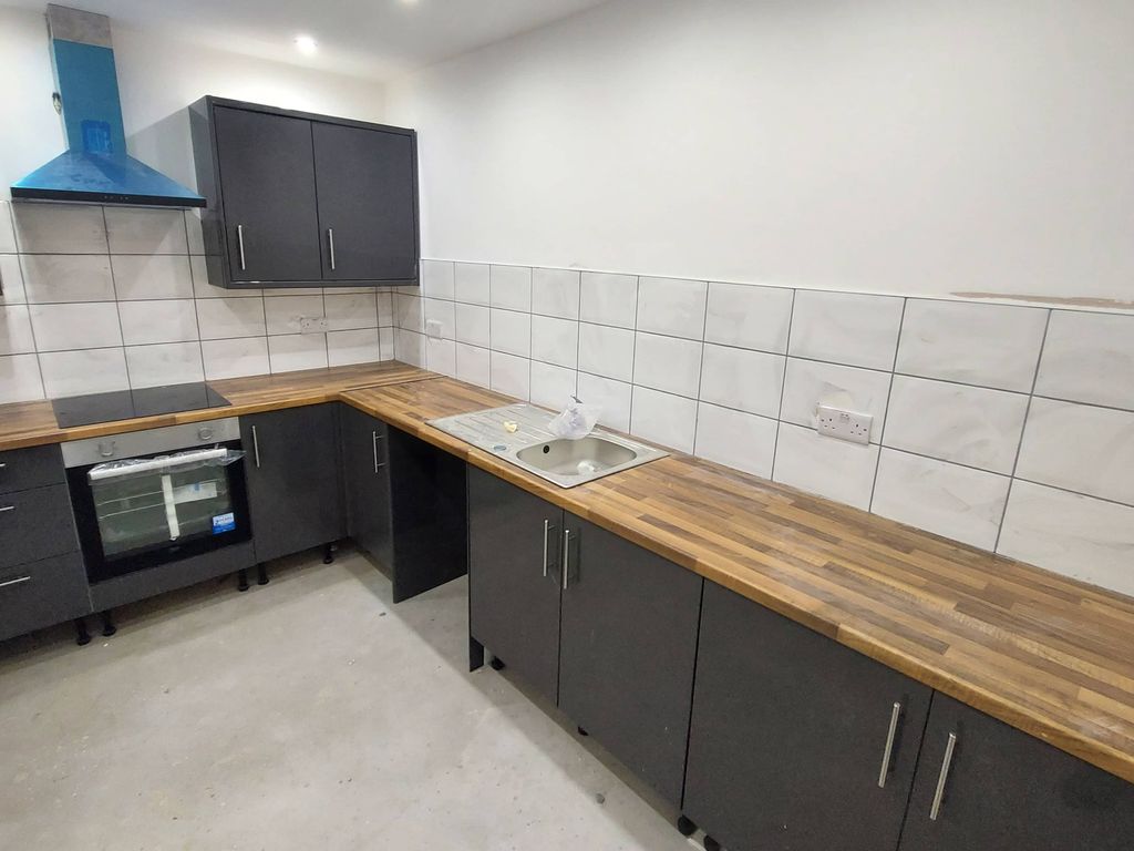 2 bed flat to rent in Commercial Street, Risca, Newport NP11 Zoopla