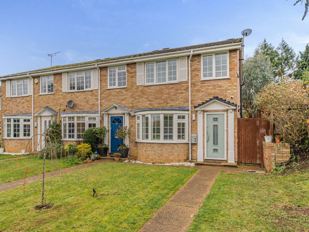 3 bed end terrace house for sale in Four Wents, Cobham KT11, £725,000