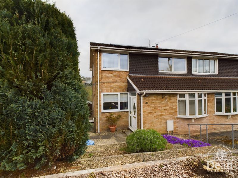 4 bed semidetached house for sale in Dean Crescent, Littledean