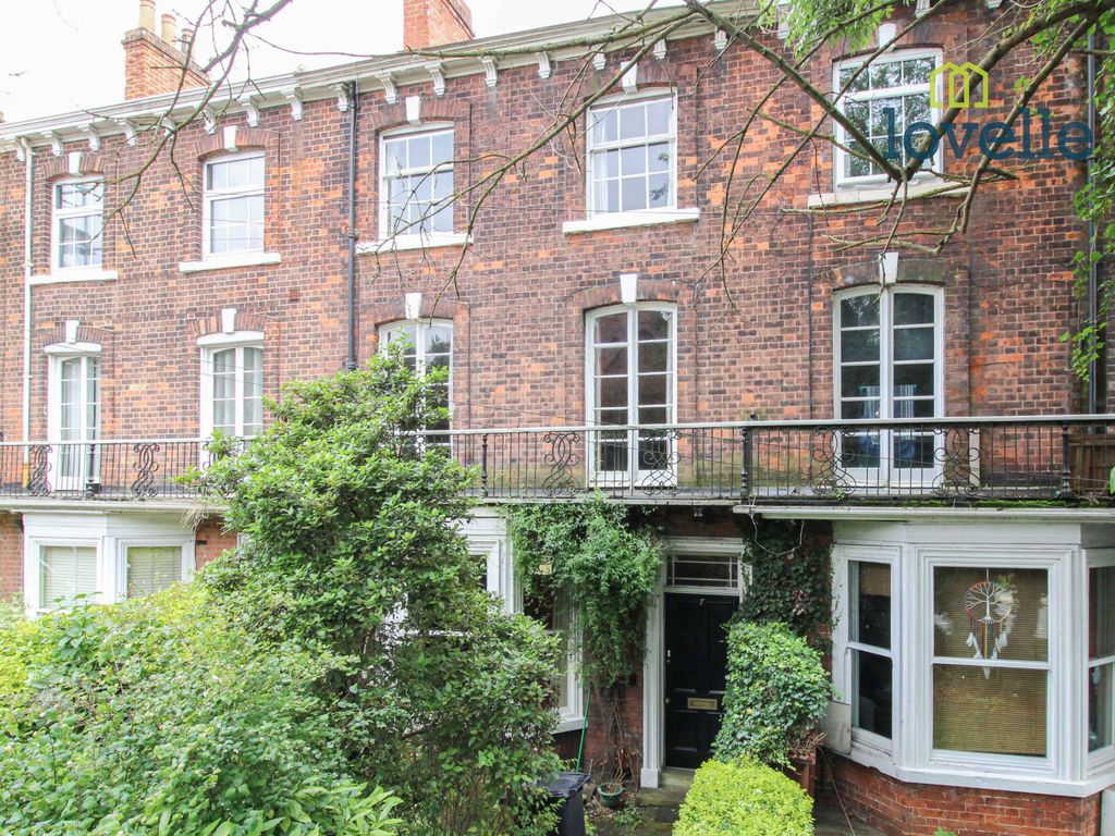 5 bed town house for sale in Bargate, Grimsby DN34, £180,000 Zoopla