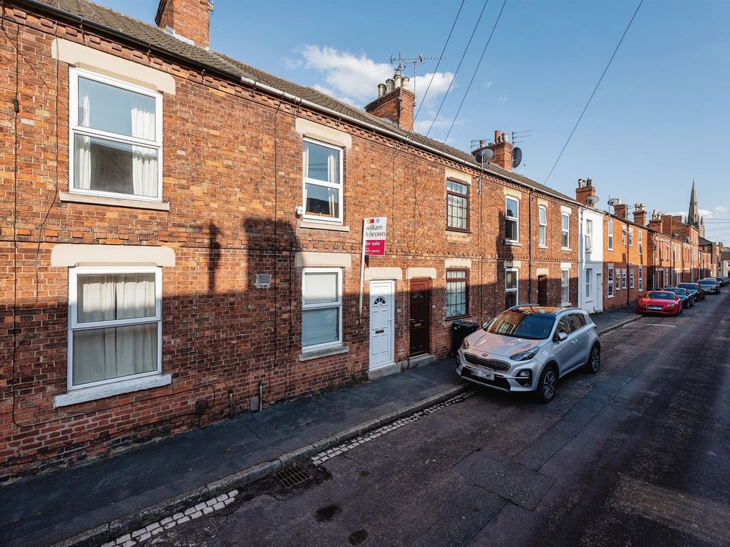 3 bed terraced house for sale in Sidney Street, Grantham NG31, £125,000