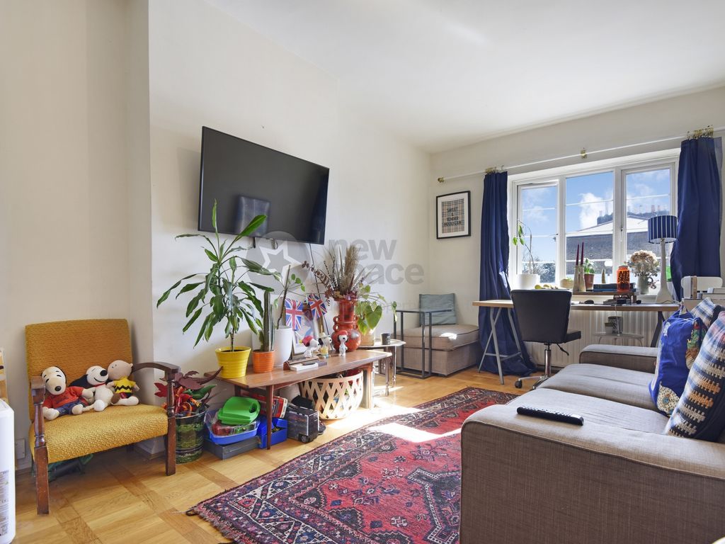 2 bed flat to rent in De Beauvoir Court, Northchurch Road, De Beauvoir