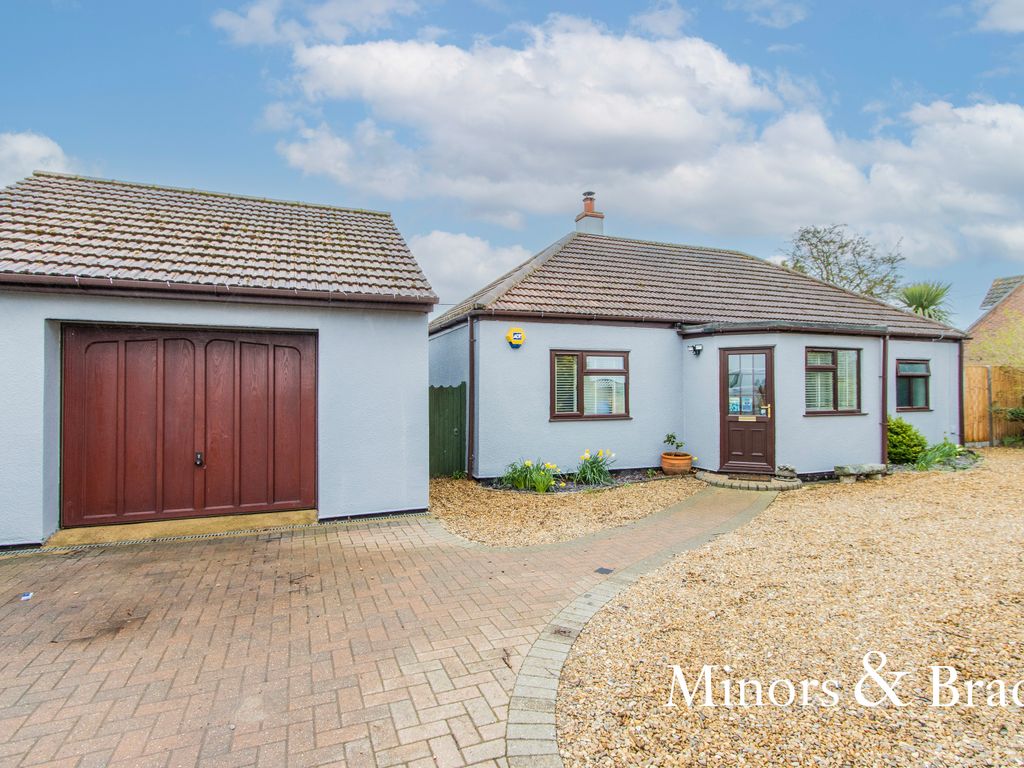 3 bed detached bungalow for sale in North Walsham Road, Paston, North