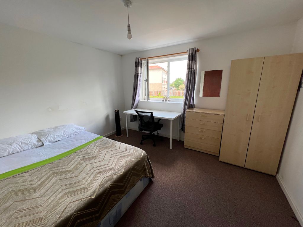 Room to rent in Ivy Road, London E16, £750 pcm Zoopla
