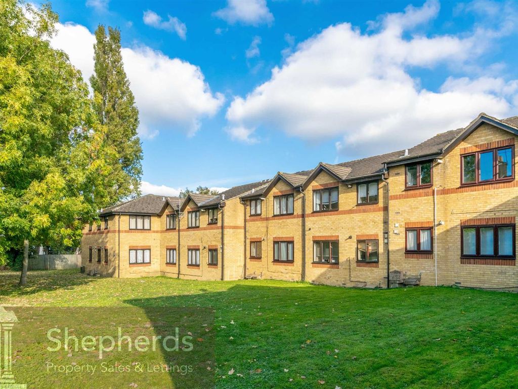 1 bed flat for sale in Victoria Close, Cheshunt, Waltham Cross EN8 Zoopla