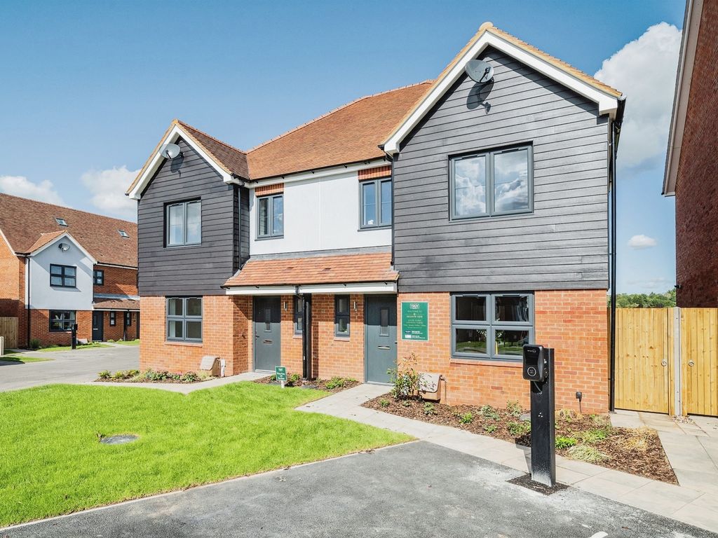 New home, 4 bed semidetached house for sale in Meadow View, Nazeing
