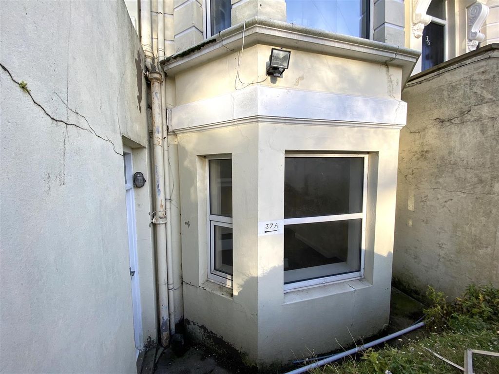 1 bed flat to rent in Kenilworth Road, St Leonards On Sea TN38, £795