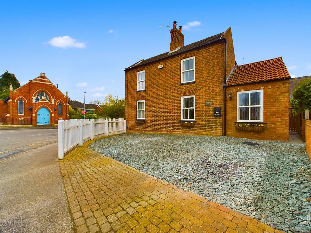 3 bed cottage for sale in High Street, Wootton, North Lincolnshire DN39