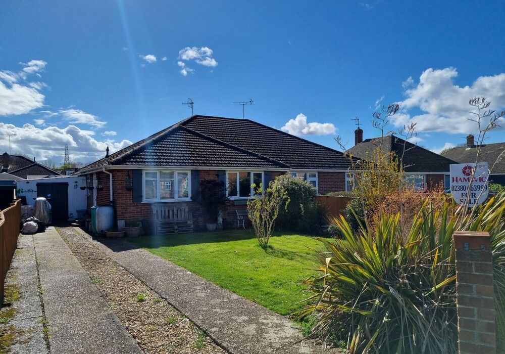 2 bed semidetached bungalow for sale in Fritham Close, Southampton
