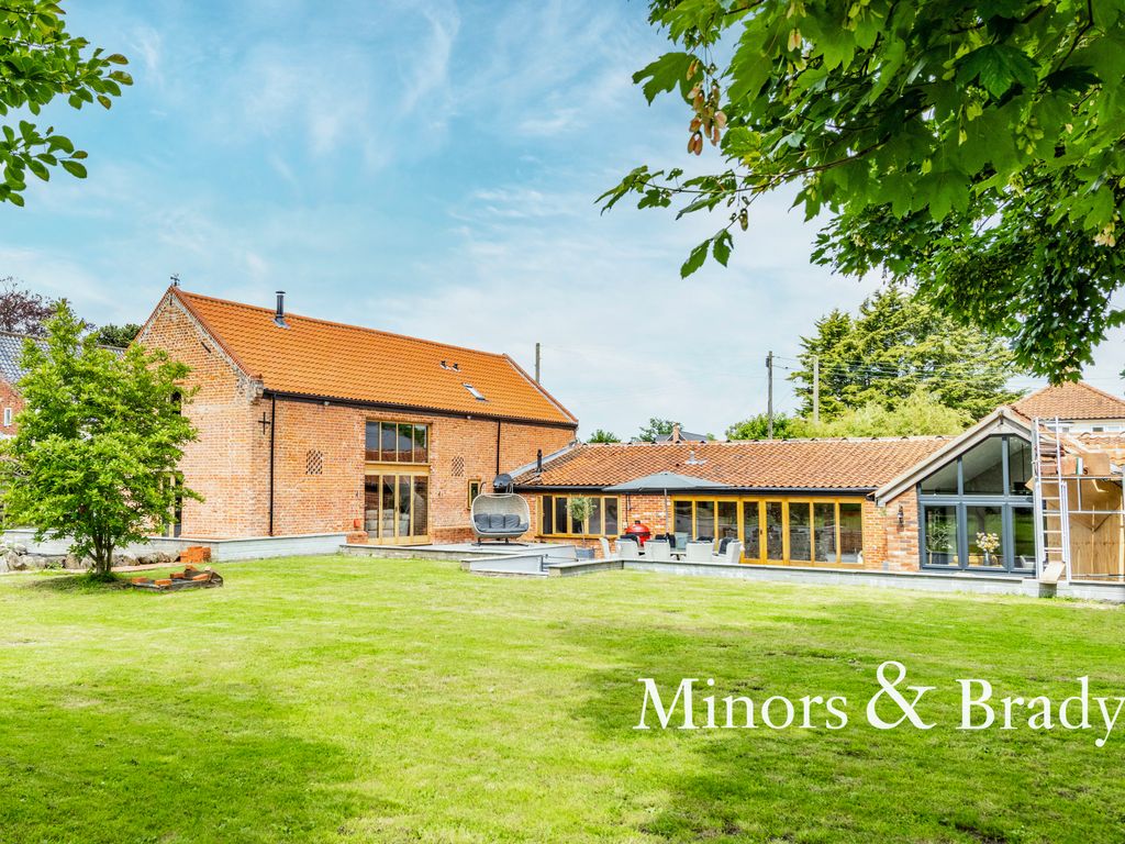 4 bed barn conversion for sale in Reeves Corner, Great Plumstead