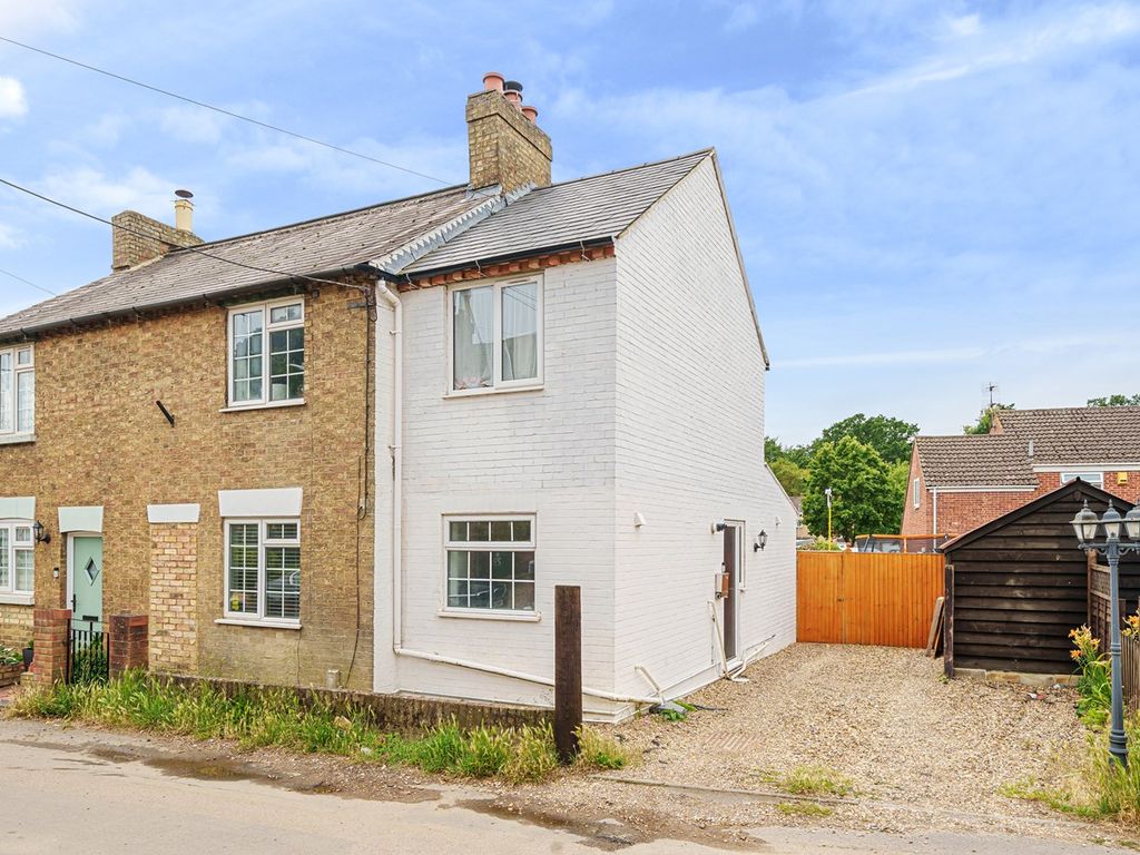 3 bed semidetached house for sale in Hornes End Road, Flitwick MK45