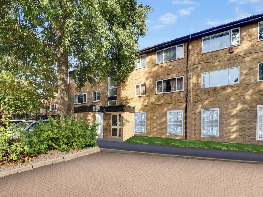2 bed flat for sale in Beagle Close, Feltham TW13, £270,000 Zoopla