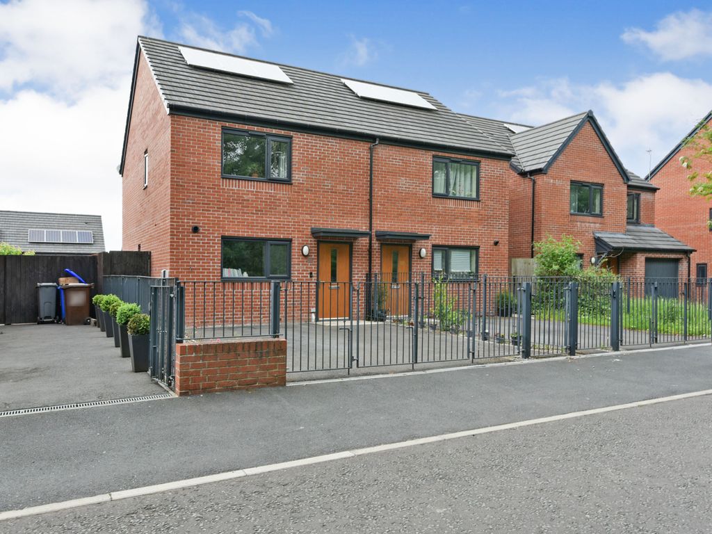 3 bed semidetached house for sale in Lawnswood Road, Manchester M12