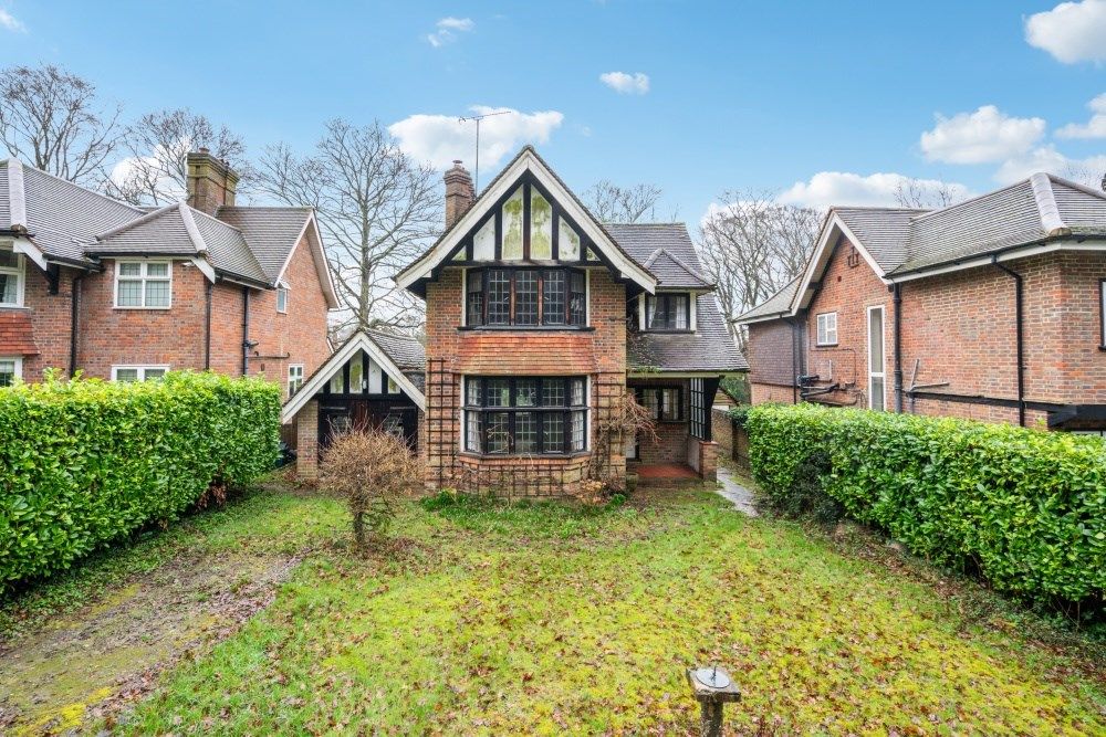 3 bed detached house for sale in Manor Drive, Chesham Bois, Amersham