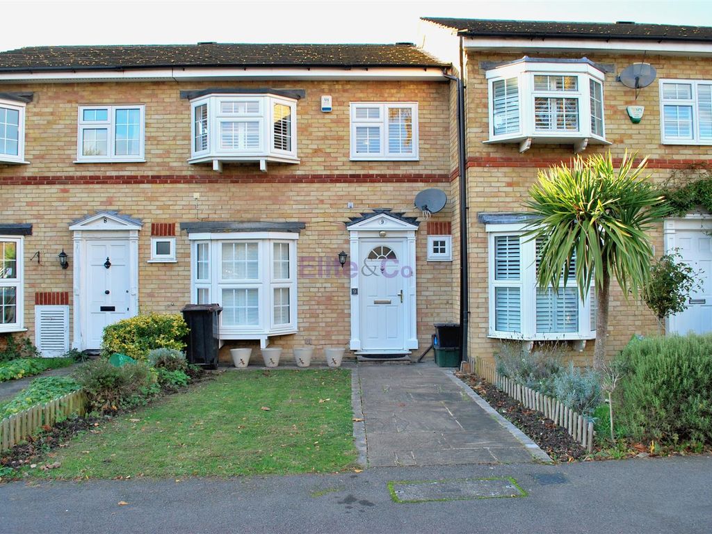 3 bed terraced house to rent in Glendale Mews, Beckenham BR3, £2,400