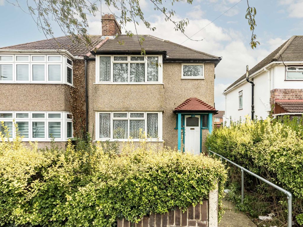 3 bed semidetached house for sale in Munster Avenue, Hounslow TW4, £