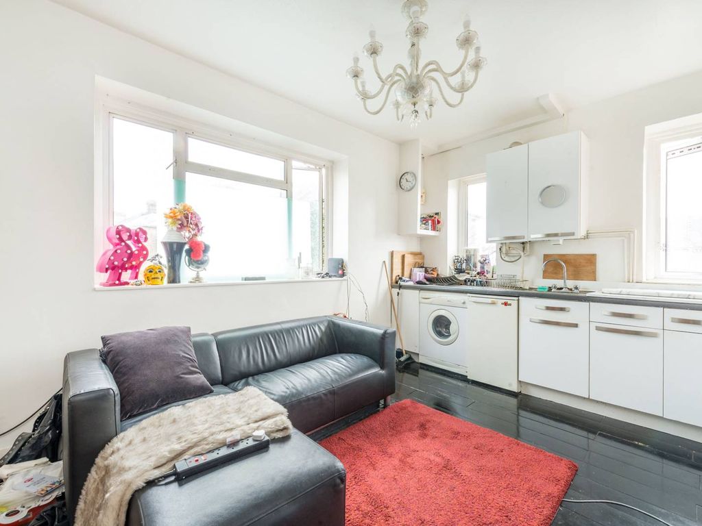 Brewster Gardens, North Kensington, London W10  