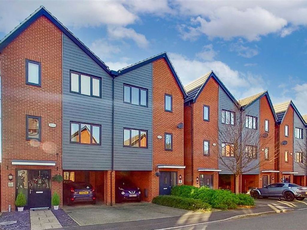4 bed town house for sale in Harley Drive, Walton, Milton Keynes MK7