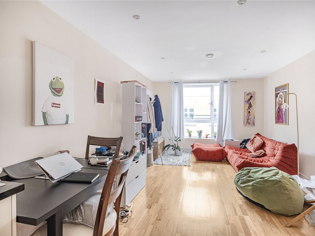 1 bed flat to rent in Cheshire Street, Shoreditch, London E2, £2,100