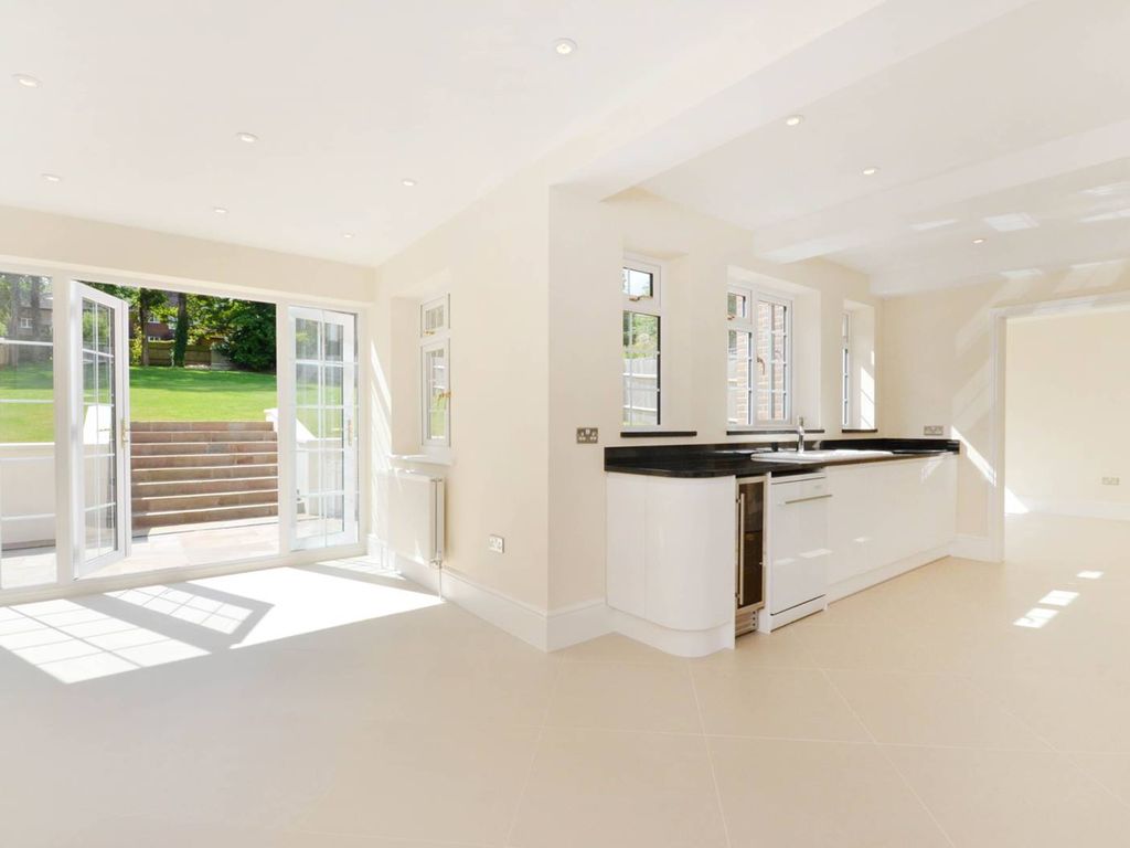 5 bed detached house to rent in Manor Way, Onslow Village, Guildford