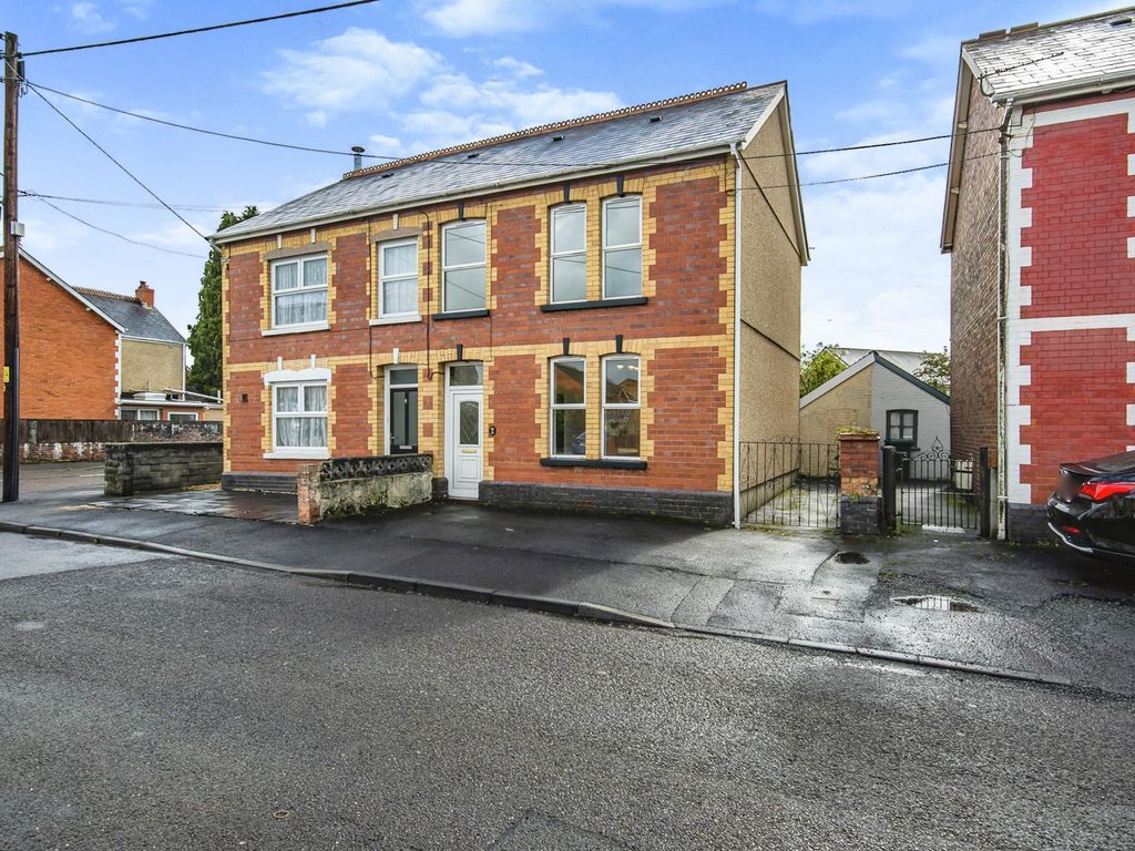 4 bed semidetached house for sale in Heol Las, Ammanford SA18 Zoopla