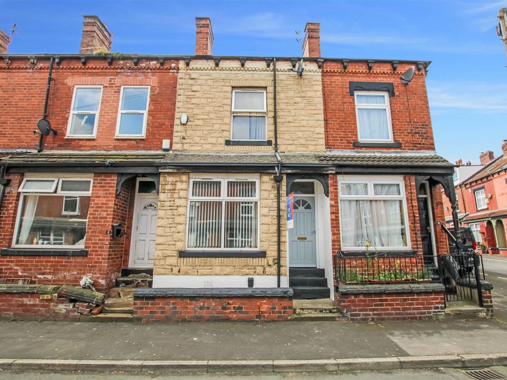 4 bed terraced house for sale in Highthorne View, Armley, Leeds LS12