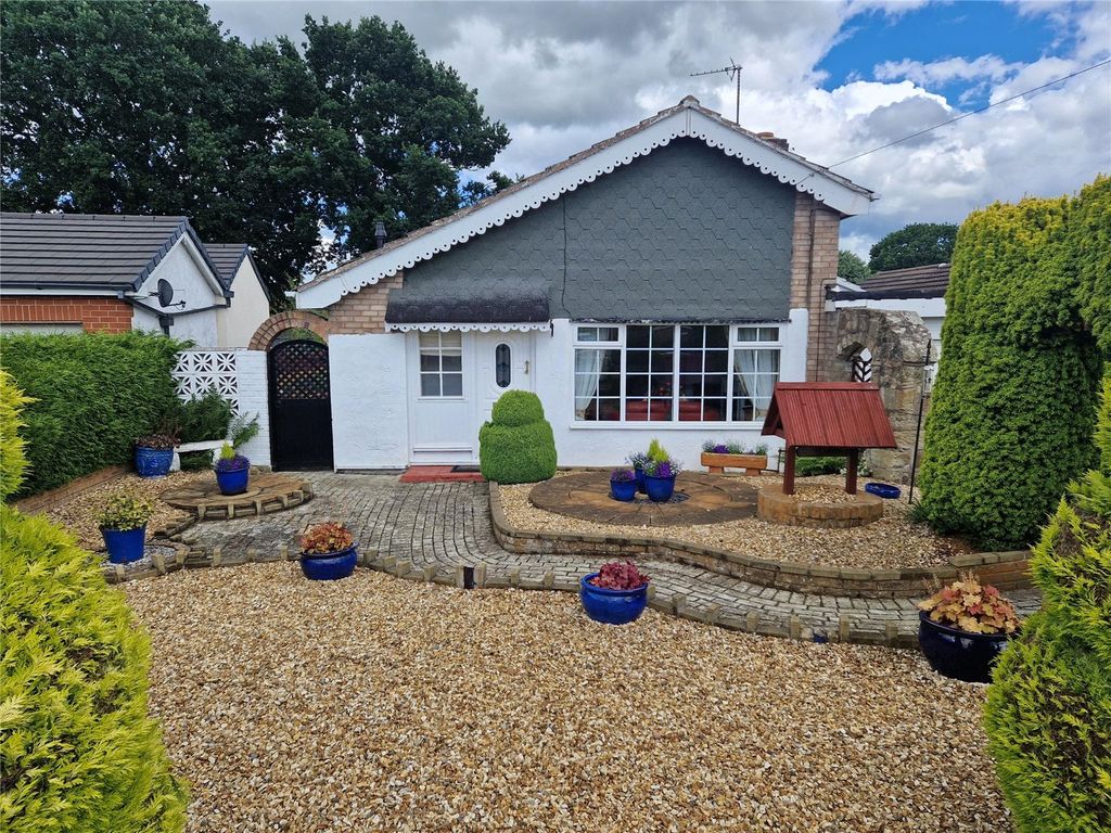 3 bed bungalow for sale in Daneswood, Marchwiel, Wrexham LL13, £220,000