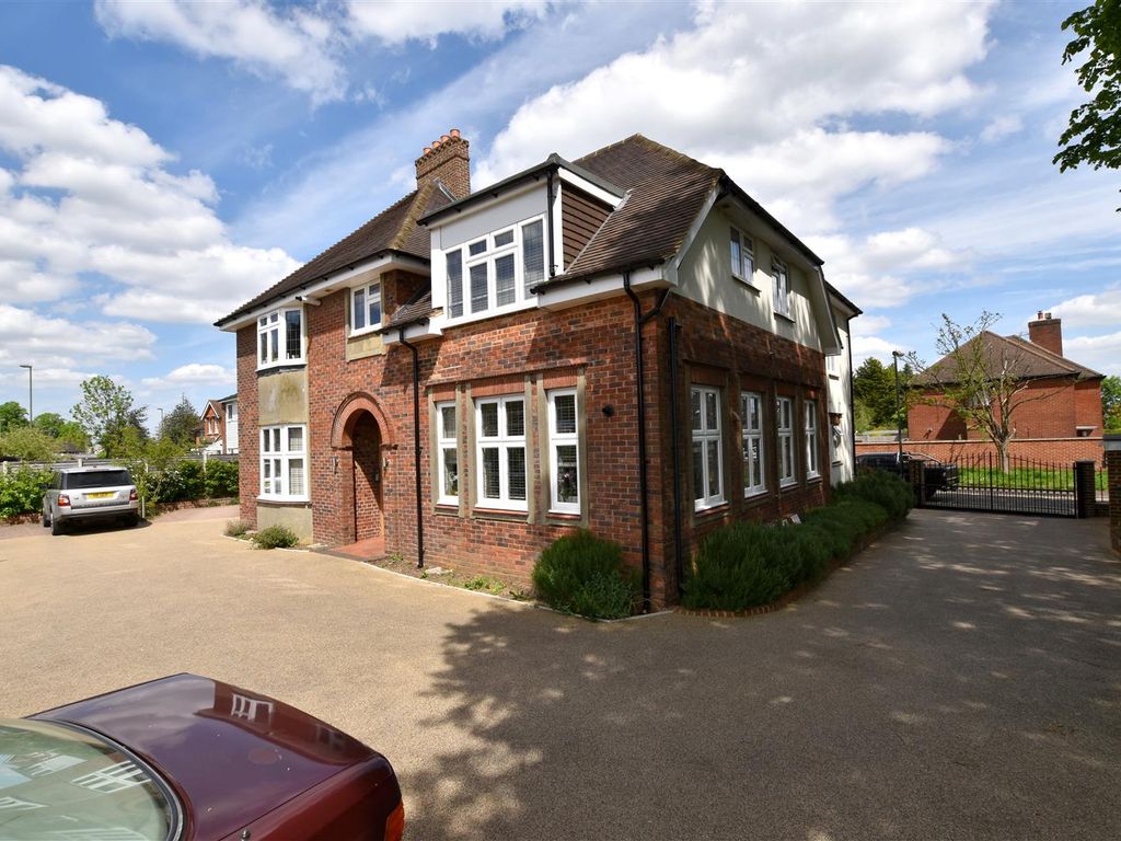 2 bed flat to rent in Burgh Side, Brighton Road, Banstead SM7 Zoopla