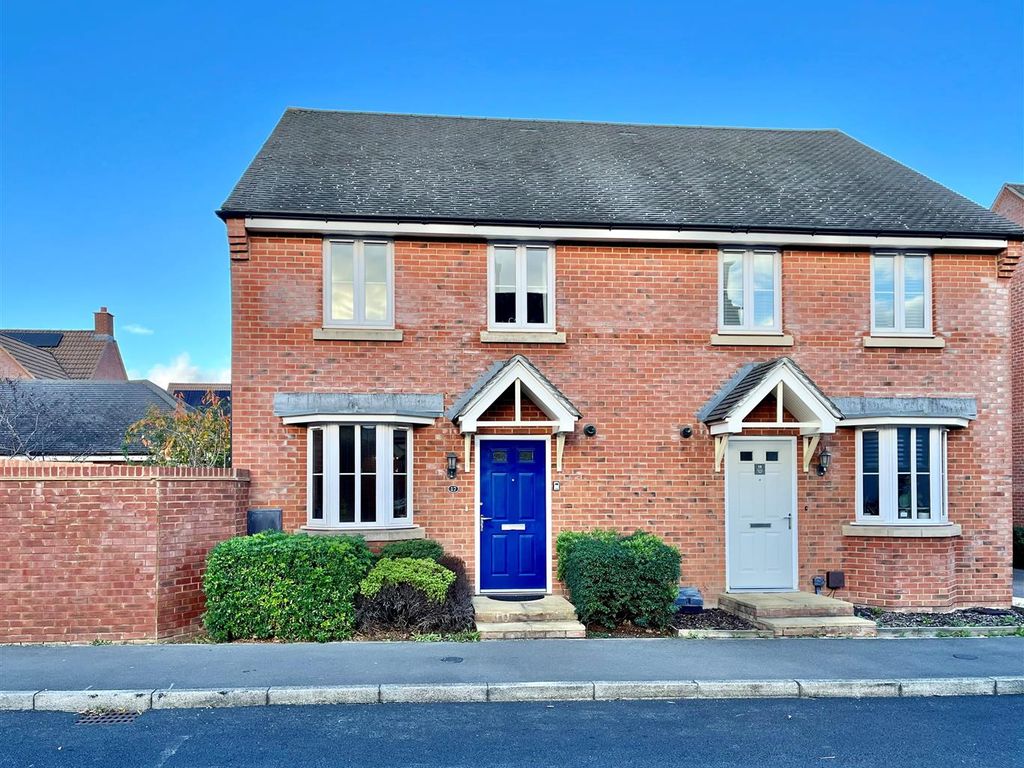 3 bed semidetached house for sale in Yew Tree Road, Brockworth