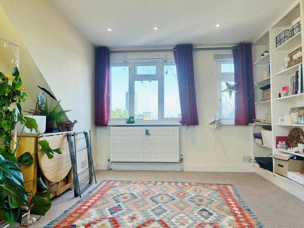 2 bed flat for sale in Carlyle Road, London W5, £450,000 Zoopla