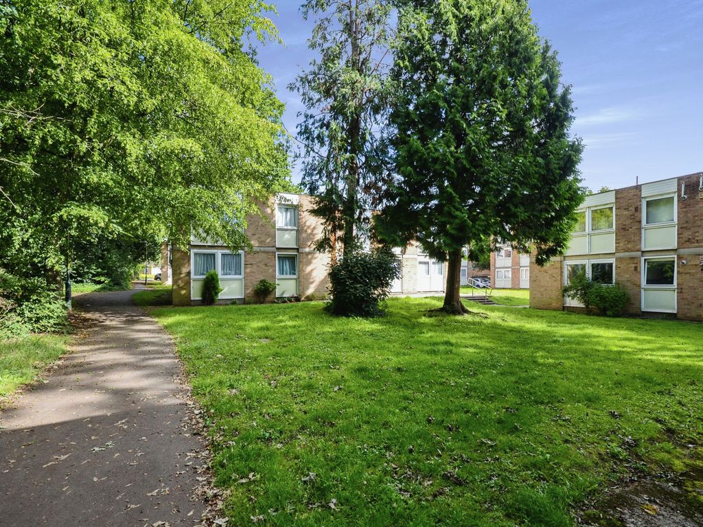 3 bed flat for sale in Brockhurst Close, Stanmore HA7, £315,000 Zoopla