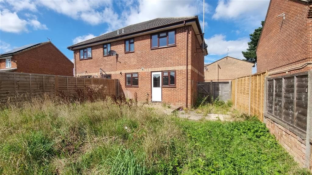 3 bed semidetached house for sale in Windermere Road, Bordon GU35, £