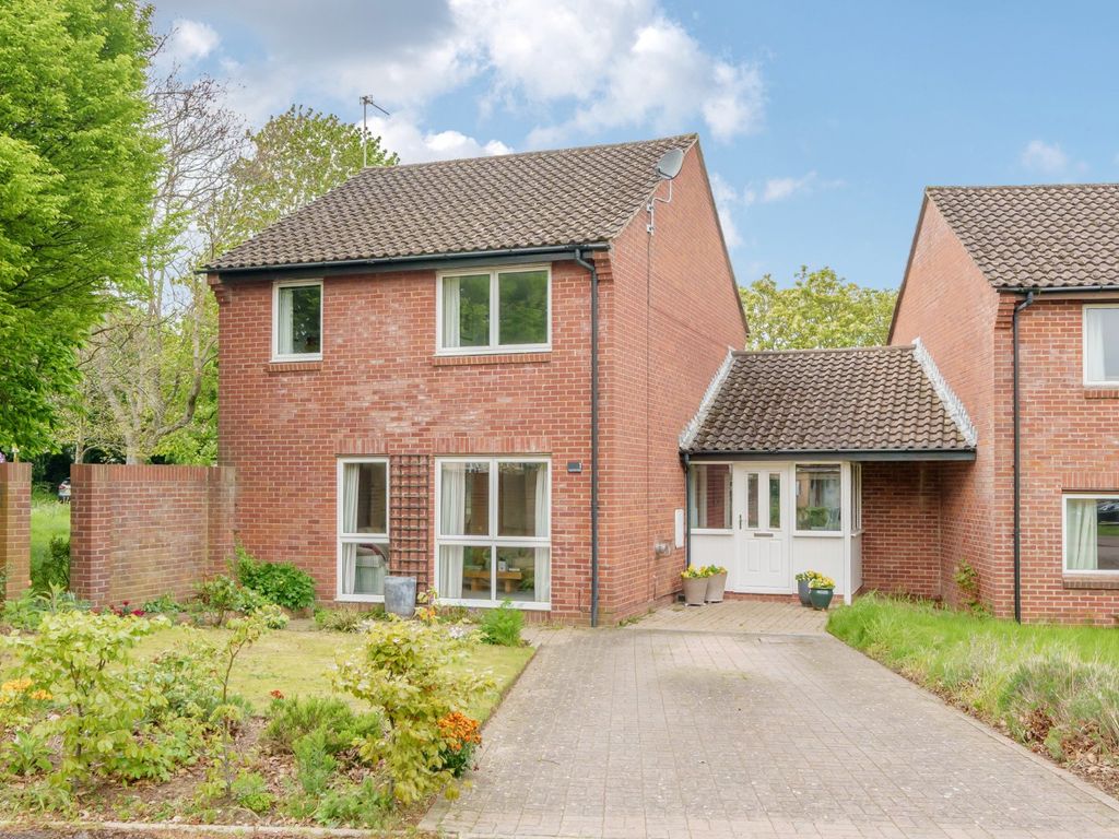 4 bed linkdetached house for sale in King Arthur Close, Charlton Park
