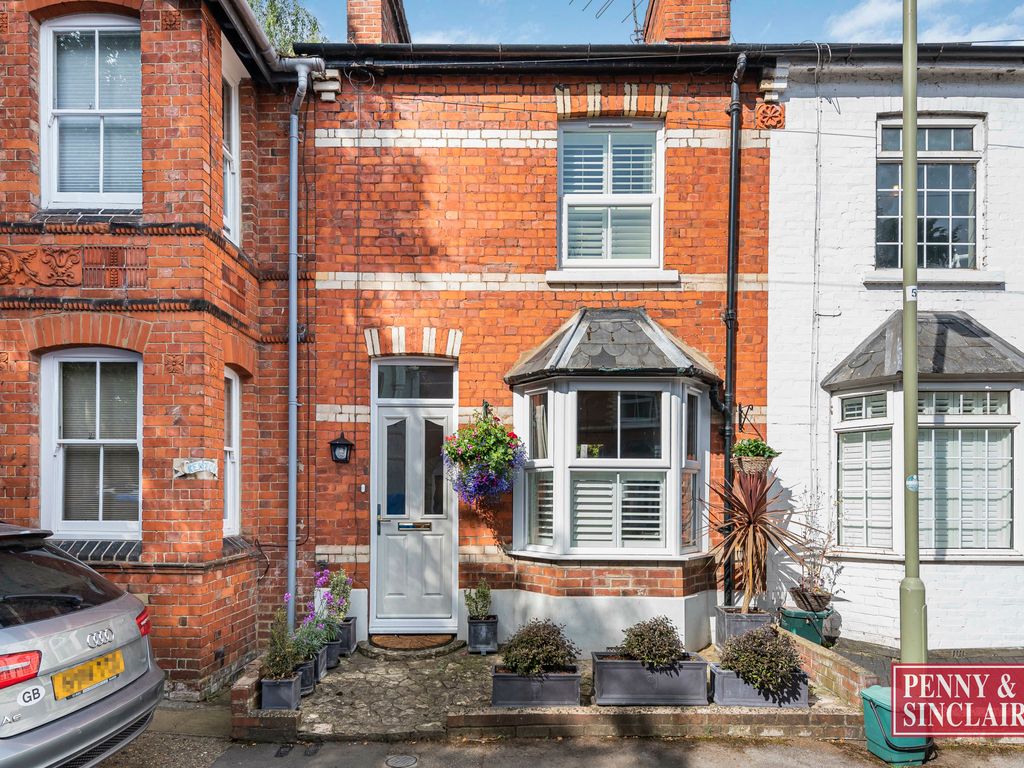 2 bed terraced house for sale in Albert Road, HenleyOnThames RG9, £