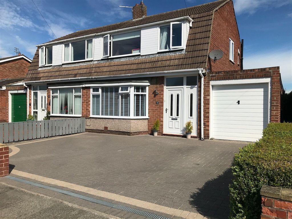 3 bed semidetached house for sale in Lindisfarne Close, Morpeth NE61