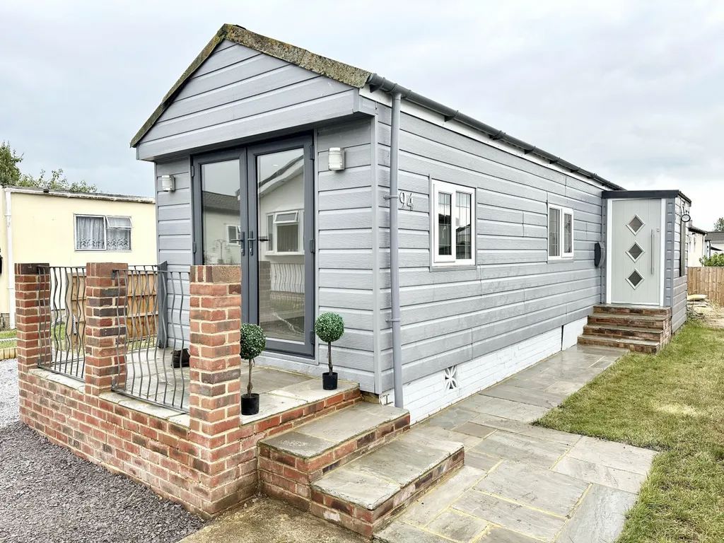 2 bed mobile/park home for sale in Kingsmead Park, Allhallows
