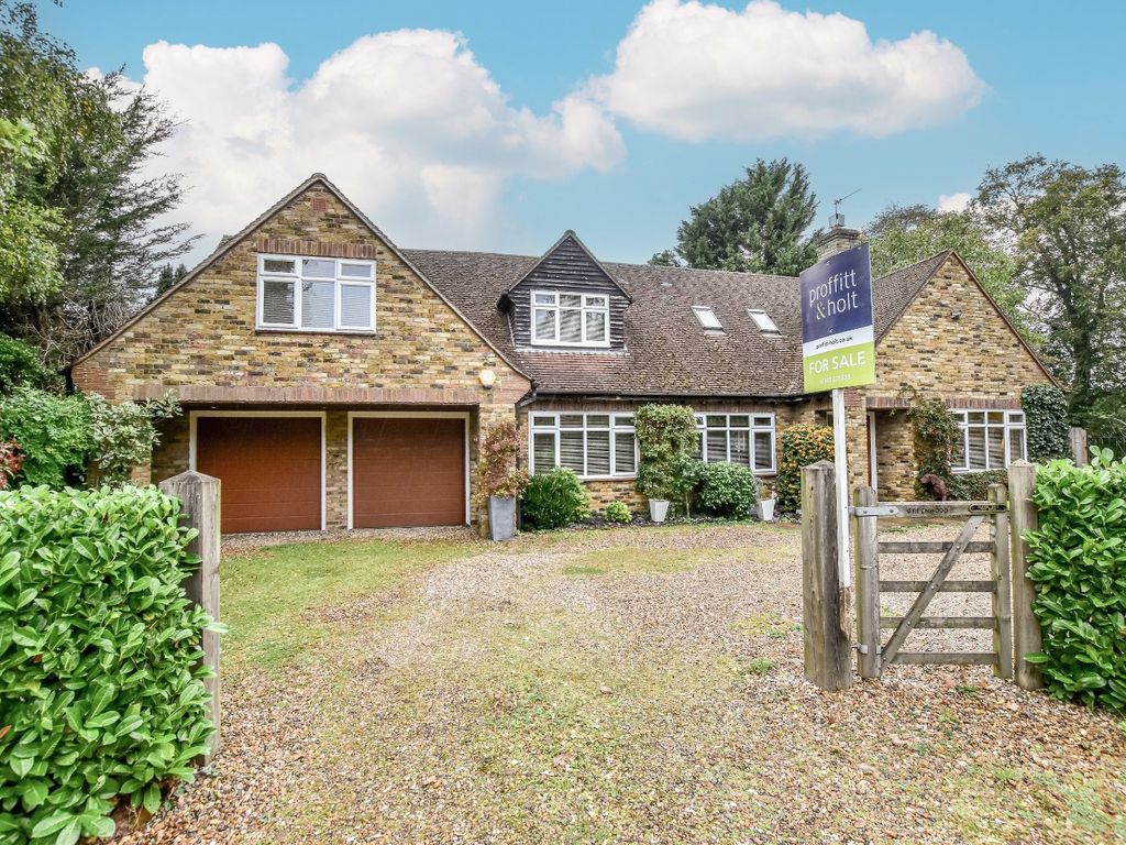 4 bed detached house for sale in Kings Lane, Chipperfield, Kings