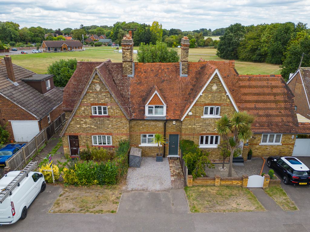 2 bed cottage for sale in Shepperton Road, Laleham, Staines TW18, £475,000 Zoopla