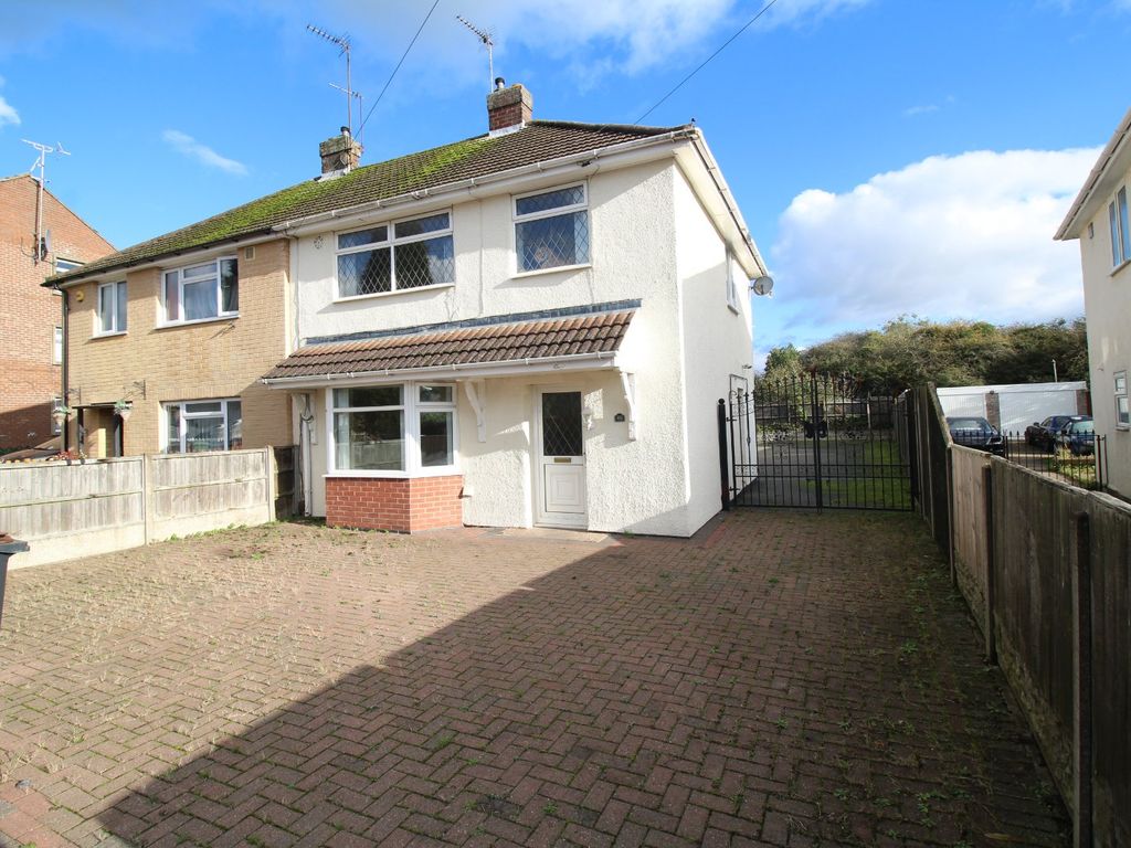 3 bed semidetached house to rent in Walter Scott Road, Bedworth